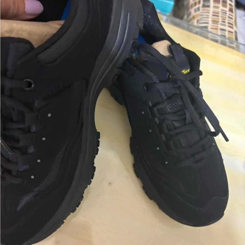 Women’s Skechers x Goodyear GBS Moja slip resistant Black Sneakers Sz 8 New